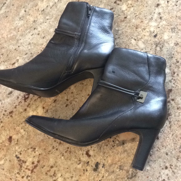 Black boots - Picture 2 of 6